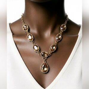 🆕️ Simulated Champagne Quartz, Austrian Crystal Necklace in Goldtone